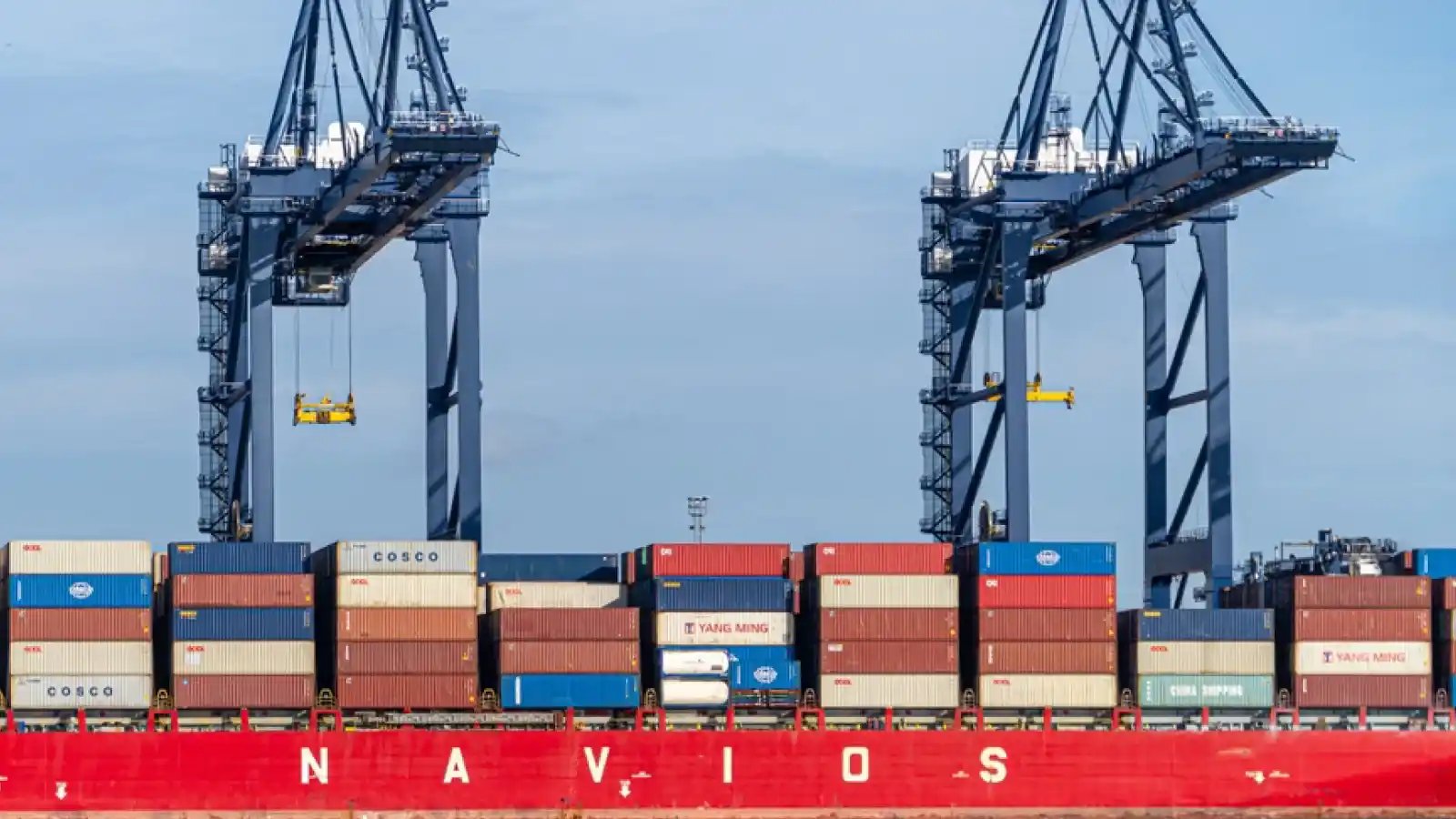 Major UK Infrastructure Projects: International Shipping Impacts