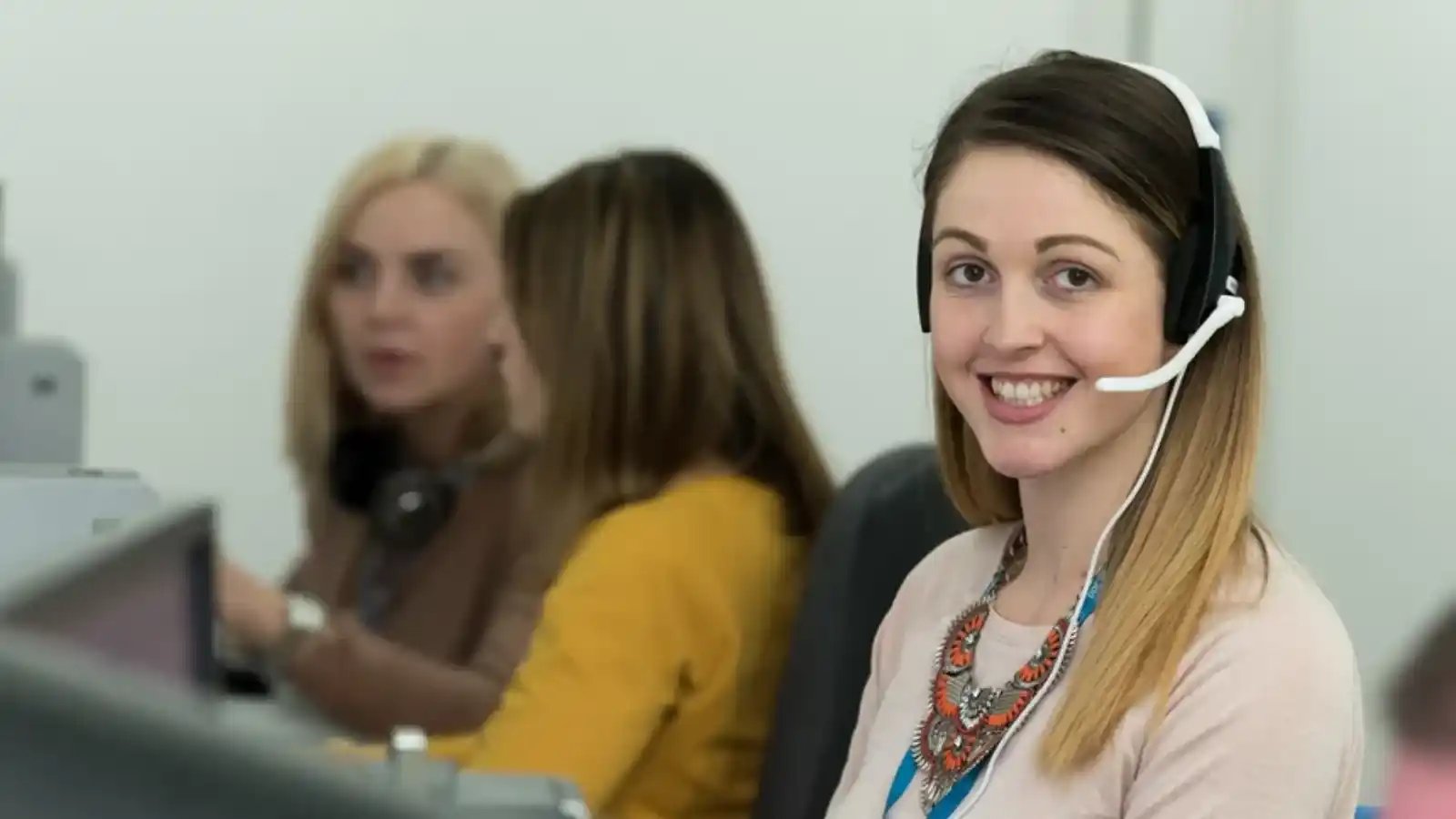 How International Customs Brokers Can Overcome Language Barriers